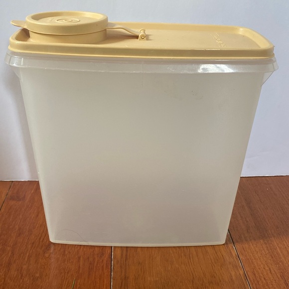 VTG 13 cup 469-6 Tupperware cereal keeper storage container pour gold lid - Picture 1 of 8